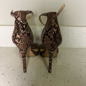 Sam Edelman Shoes in Black with Comfortable Fit and Stylish Design